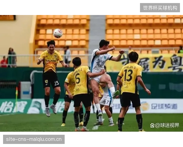 重庆铜梁龙成为最大黑马，其稳固的防守和高效的反击战术给联赛带来惊喜。